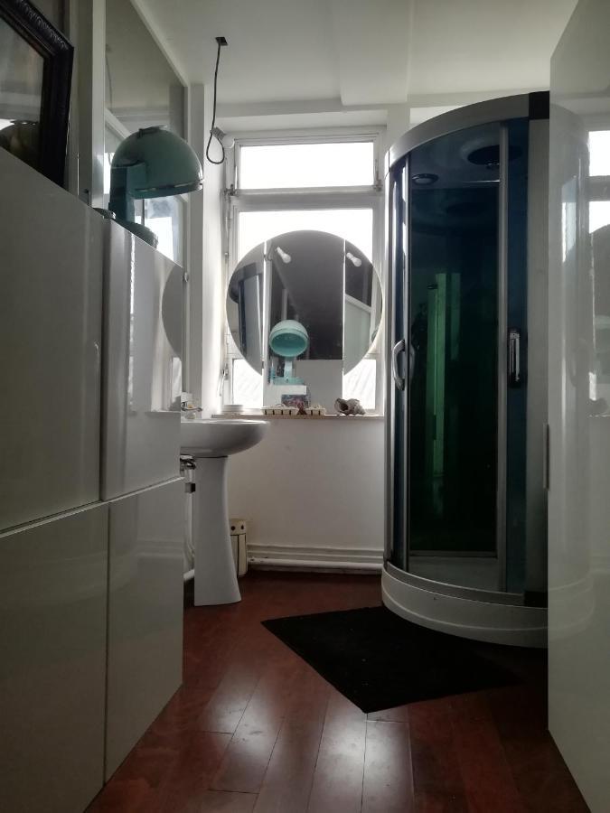 Ghostel 1St - Aventure Alternative - Guest House - Arts-Factory-Experience - For Artists, Makers And Open Minds - Attention, We Are Not A Hotel And Are Not Adapted For Everybody - Read Host Warnings Before Reservation - Www,Providence,Be Asbl Charleroi Kültér fotó