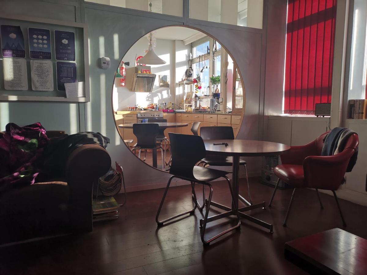 Ghostel 1St - Aventure Alternative - Guest House - Arts-Factory-Experience - For Artists, Makers And Open Minds - Attention, We Are Not A Hotel And Are Not Adapted For Everybody - Read Host Warnings Before Reservation - Www,Providence,Be Asbl Charleroi Kültér fotó