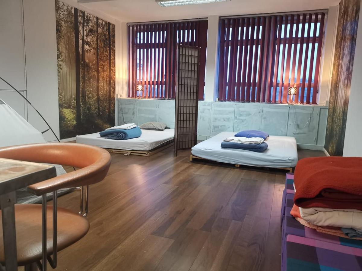 Ghostel 1St - Aventure Alternative - Guest House - Arts-Factory-Experience - For Artists, Makers And Open Minds - Attention, We Are Not A Hotel And Are Not Adapted For Everybody - Read Host Warnings Before Reservation - Www,Providence,Be Asbl Charleroi Kültér fotó