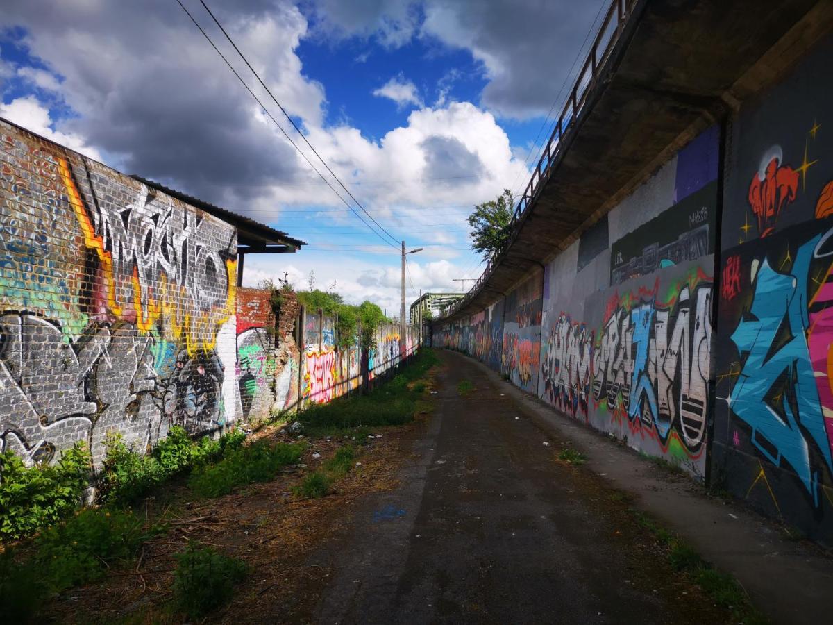 Ghostel 1St - Aventure Alternative - Guest House - Arts-Factory-Experience - For Artists, Makers And Open Minds - Attention, We Are Not A Hotel And Are Not Adapted For Everybody - Read Host Warnings Before Reservation - Www,Providence,Be Asbl Charleroi Kültér fotó