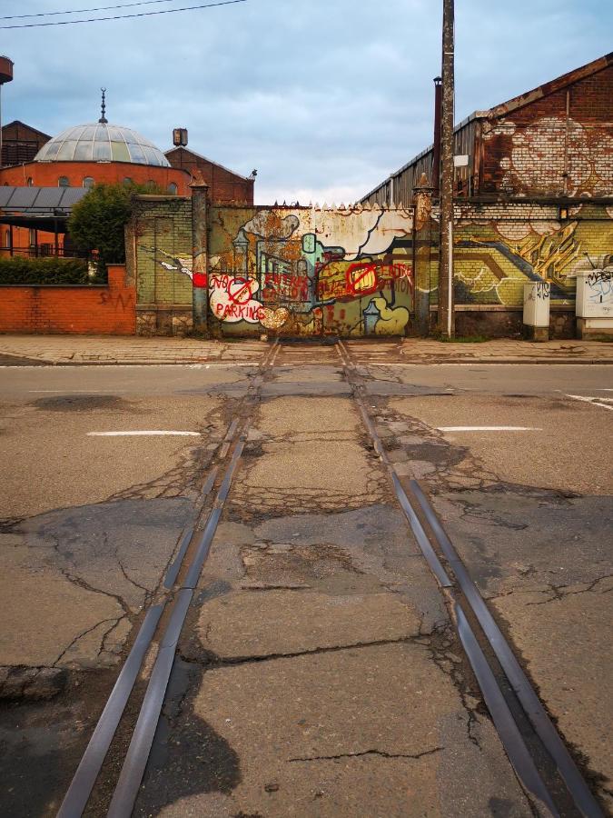 Ghostel 1St - Aventure Alternative - Guest House - Arts-Factory-Experience - For Artists, Makers And Open Minds - Attention, We Are Not A Hotel And Are Not Adapted For Everybody - Read Host Warnings Before Reservation - Www,Providence,Be Asbl Charleroi Kültér fotó